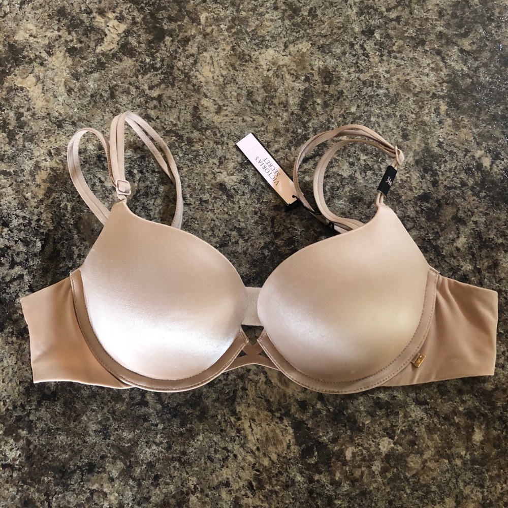 Victoria’s Secret NWT Very Sexy padded Demi 34B